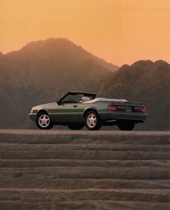 1993 Ford Mustang-03.jpg